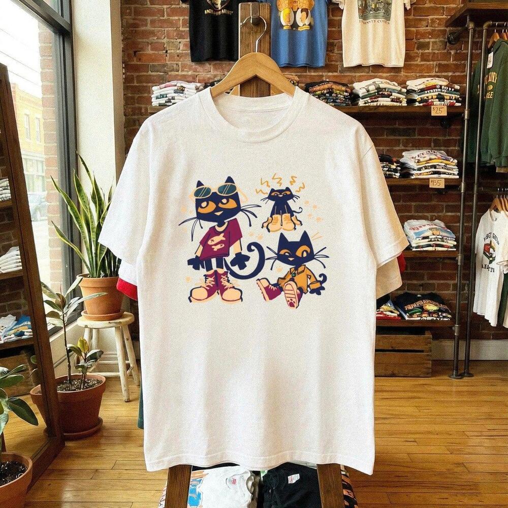 Gildan Casual Short Sleeve Graphic T-Shirt With A Fun Cat